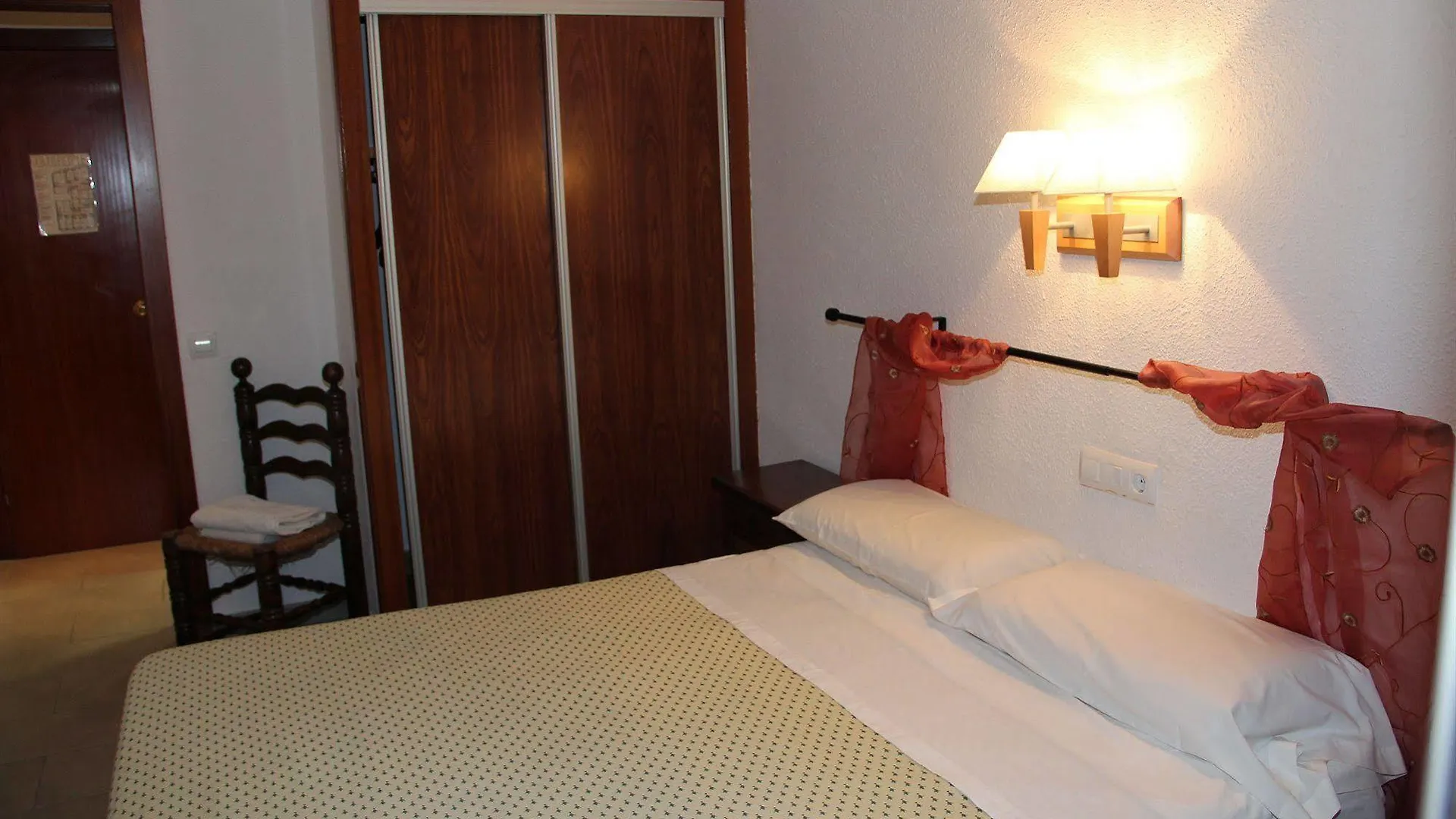 Hostal Isabel Blanes 0*,